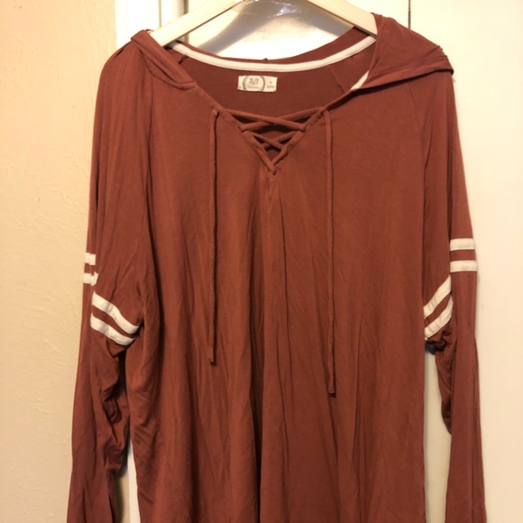 Tops - Women’s rust colored long sleeved shirt. Size 3X.
